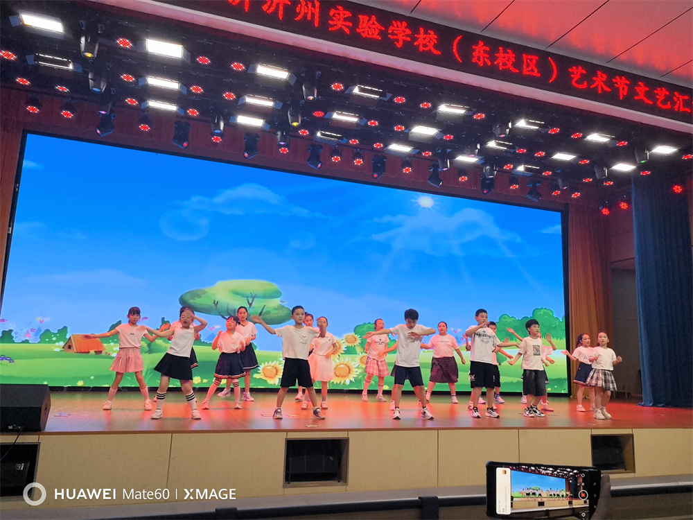 歌曲《阳光男孩阳光女孩》-东校区-1.jpg