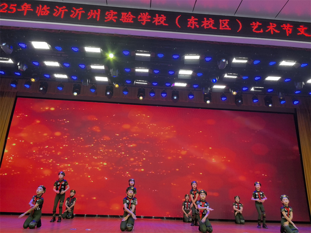 舞蹈《雷锋精神代代传》-东校区-3.jpg