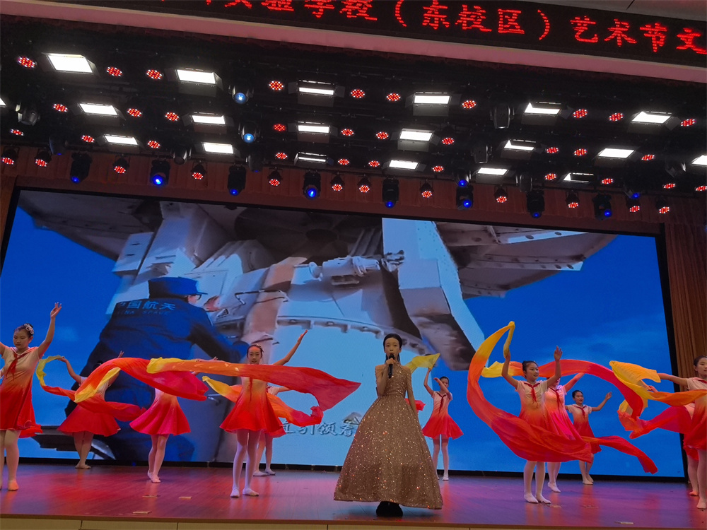 歌伴舞《那一面红旗》-东校区-16.jpg