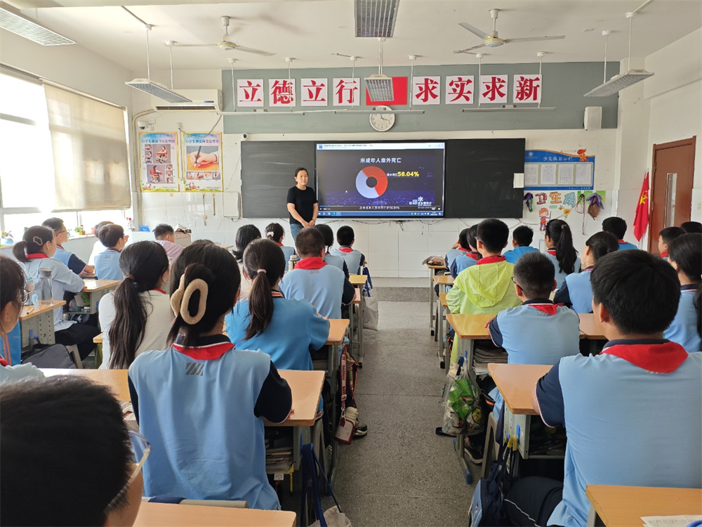 防溺水安全教育.jpg