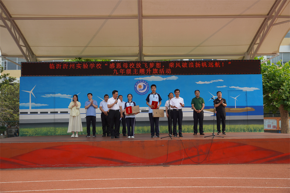 图 6 科技获奖同学.JPG