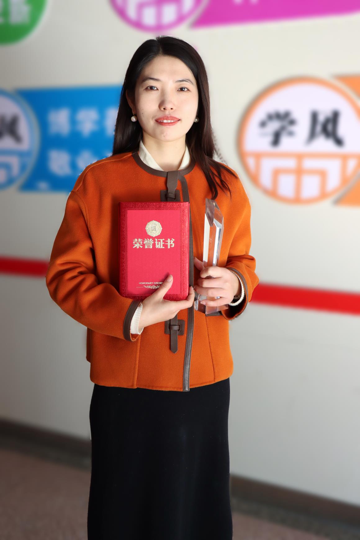 江玲.jpg